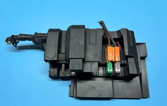 Renault Clio III Fuse module 8200267010