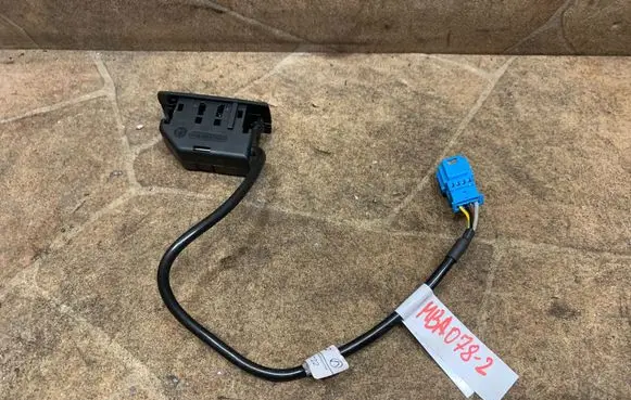 Mercedes-Benz C W204 AUX in-socket connector A1728200815