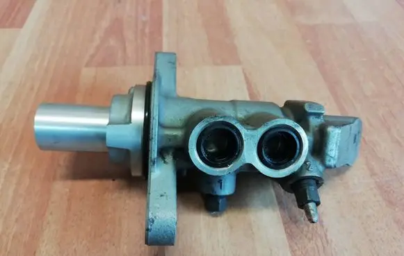 Renault Espace V (RFC) Master brake cylinder 777131 460115847R