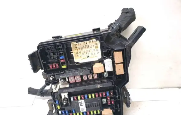 Hyundai Santa Fe Fuse module 91210S1110