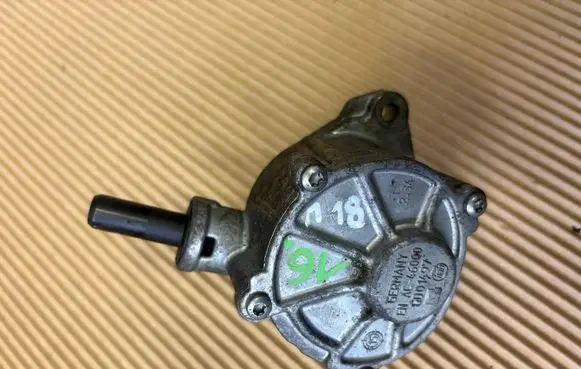 Mercedes-Benz CLA C117 X117 W117 Vacuum pump A6512300465