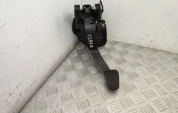 Ford B-MAX Clutch pedal AY117B633GD