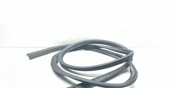 Nissan Qashqai+2 Front door rubber seal