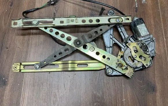 Mercedes-Benz 380 560SEC C126 Front door window regulator with motor 1267202546 0130821022