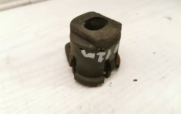 Volvo C30 Radiator mount bracket 30639749