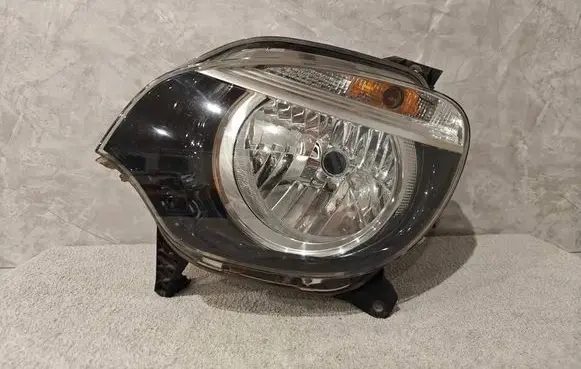 Renault Twingo III Headlight/headlamp 01156101 260608792R 00013468