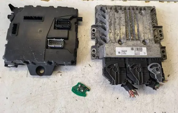 Engine ECU kit and lock set