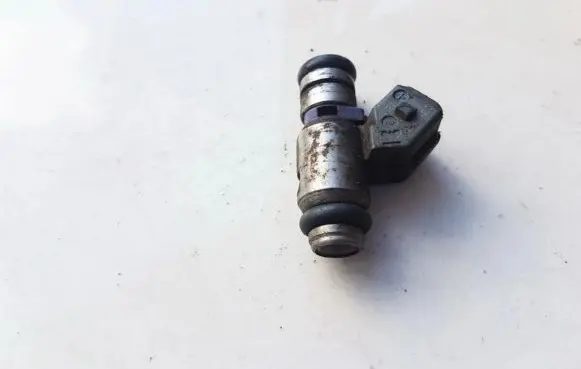 Fuel injector