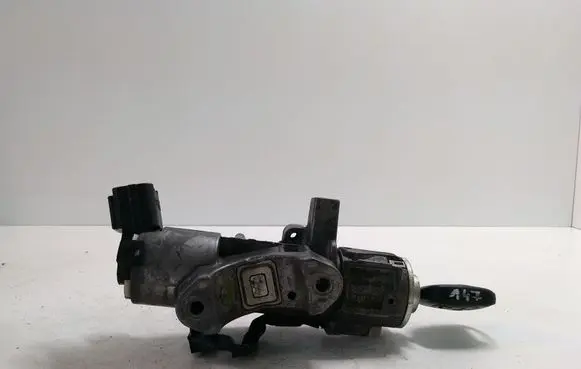 Toyota Avensis T220 Ignition lock 450200504