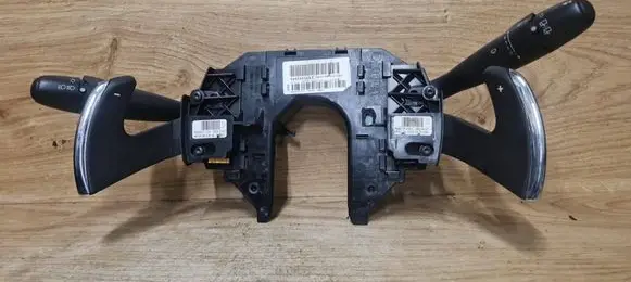 Wiper turn signal indicator stalk/switch