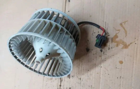 Renault Espace III Heater fan/blower 0130063506