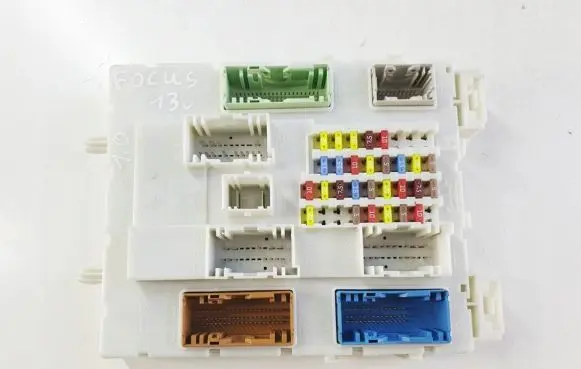 Ford Focus Fuse module bv6n14a073