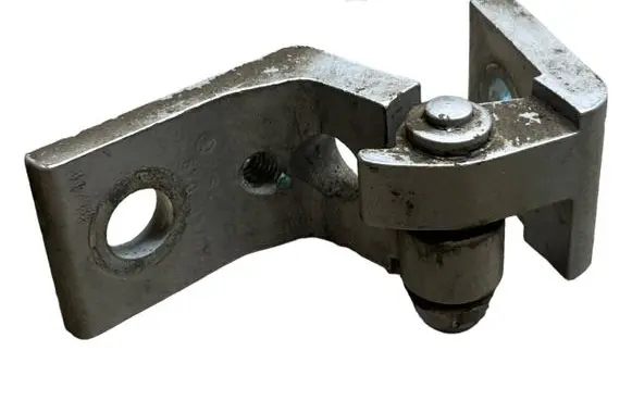 Skoda Octavia Mk2 (1Z) Front door upper hinge 6Y0833401C