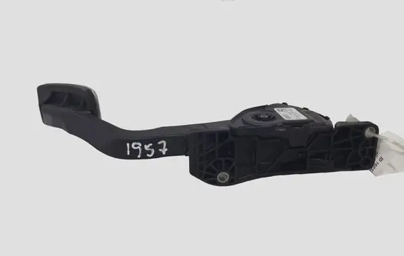 Volvo V40 Accelerator throttle pedal 31341777 6PV01036854
