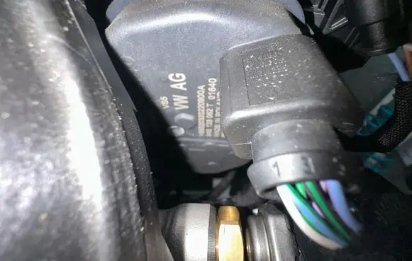 Volkswagen Tiguan Throttle body valve 04E133062T