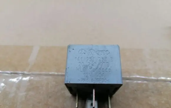 Skoda Superb B5 (3U) Other relay 141951253B