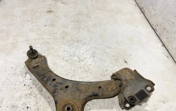 Volvo V70 Front lower control arm/wishbone