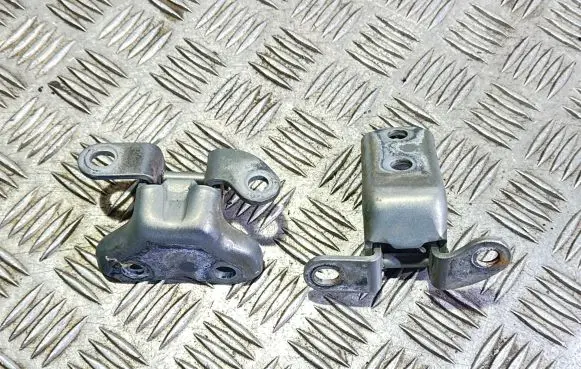 Toyota Avensis T250 Rear door hinge set 