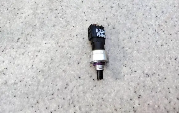 Mercedes-Benz SL R230 Air conditioning (A/C) pressure sensor A2038300472