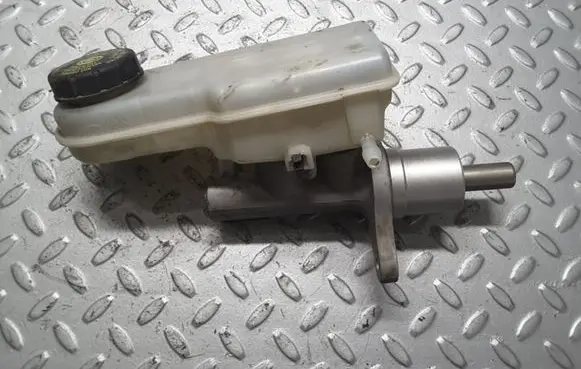Mitsubishi Colt Master brake cylinder 32067272B 32067272D