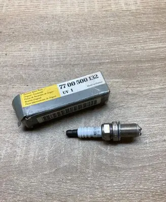 Renault Sport Spider Spark plug 7700500132