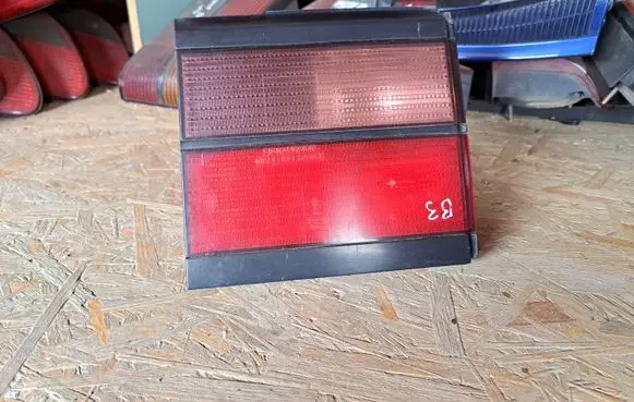 Volkswagen PASSAT B3 Tailgate rear/tail lights 333945107