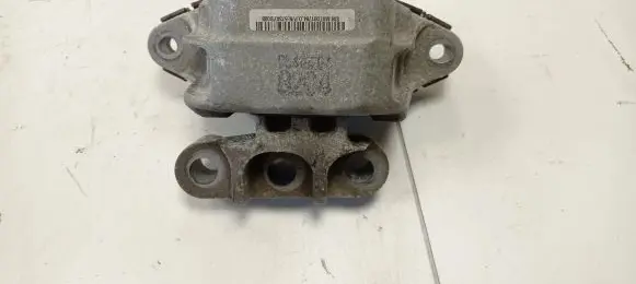 Engine mount bracket