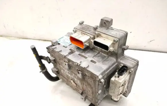 Voltage converter inverter