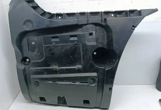 Rear bumper mounting bracket
