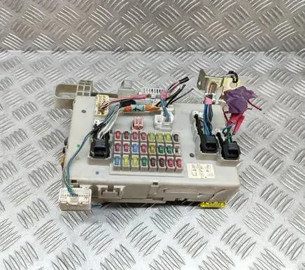 Toyota Land Cruiser (J120) Fuse module 8273060110