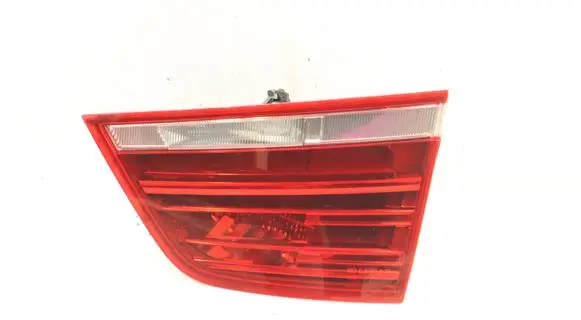 Tailgate rear/tail lights