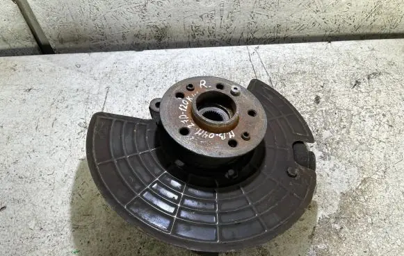 Mercedes-Benz ML W163 Front wheel hub