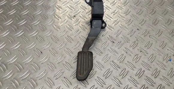 Toyota Yaris Accelerator throttle pedal 781100D160