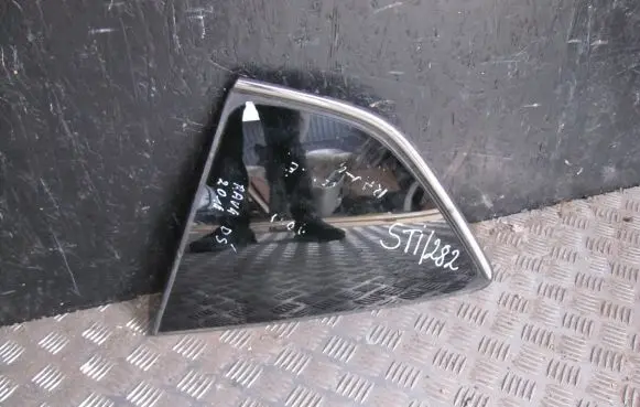 Toyota RAV 4 (XA40) Rear vent window glass STI282