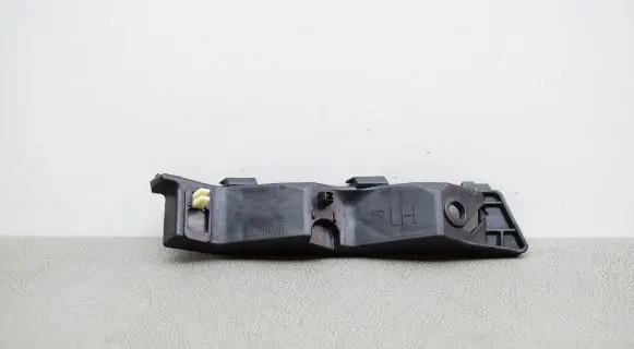 KIA Sportage Front bumper mounting bracket 86515F1000