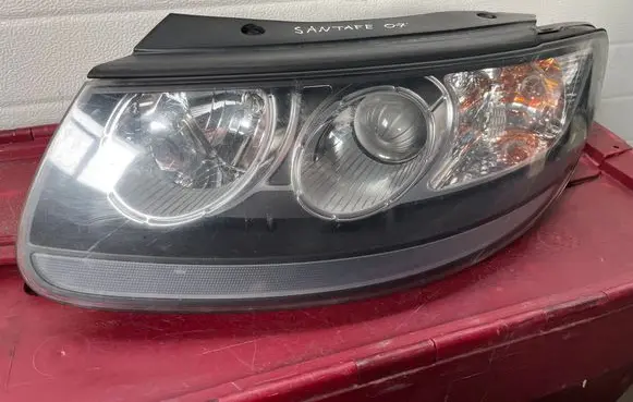 Hyundai Santa Fe Headlight/headlamp 921012B021