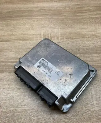 Volkswagen PASSAT B5 Engine control unit/module ECU 3B0907557 5WP4290