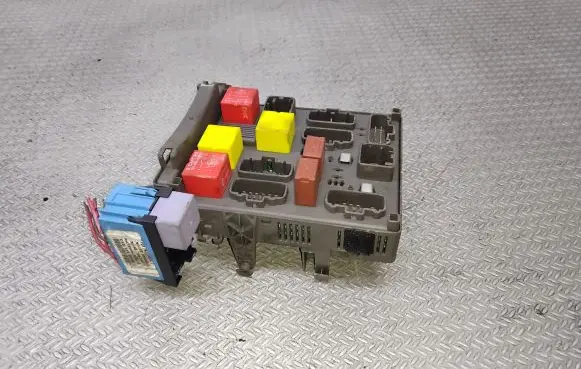 Renault Espace - Grand espace IV Fuse module 518835004 8200004201E
