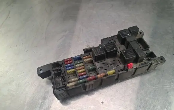 Volvo S70 V70 V70 XC Fuse module 518322110 9452993