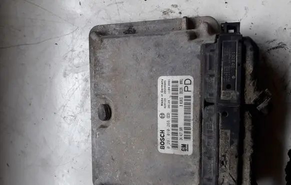 Opel Zafira A Engine control unit/module 0281010268