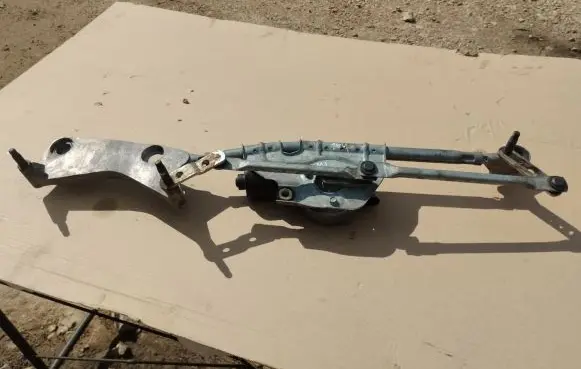 Mercedes-Benz ML W164 Front wiper linkage and motor A1648201742 1236F 404930