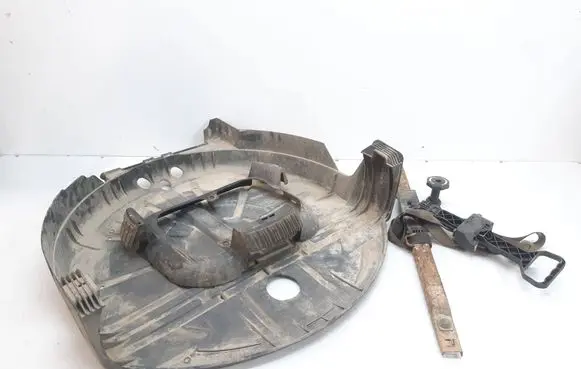 BMW X3 E83 Spare wheel mounting bracket 3428665 51713428665 3402101