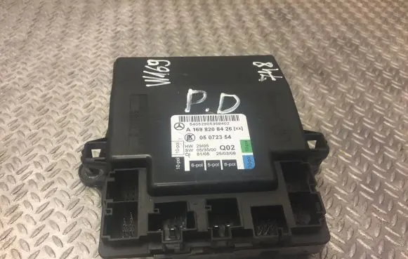 Mercedes-Benz A W169 Door control unit/module 1698208426 A1698208426