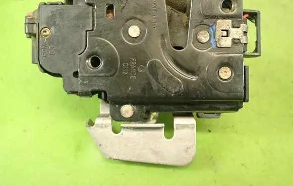 Audi A3 S3 8P Front door lock 4E1837015
