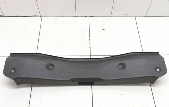 Trunk/boot sill cover protection