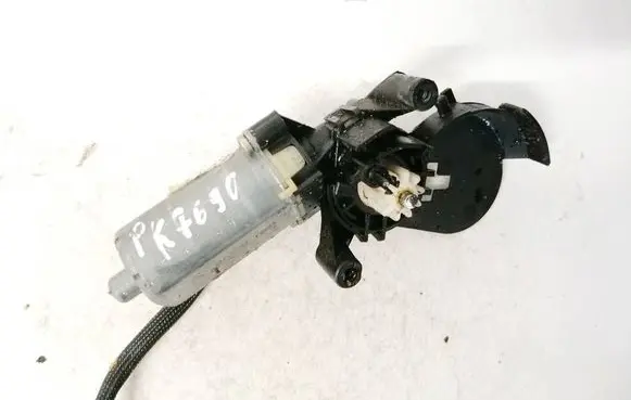 Mercedes-Benz C W203 Seat adjustment motor 0390201939