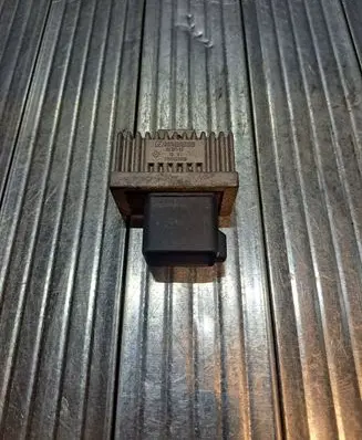 Renault Scenic II - Grand scenic II Glow plug pre-heat relay BED712 7700115078