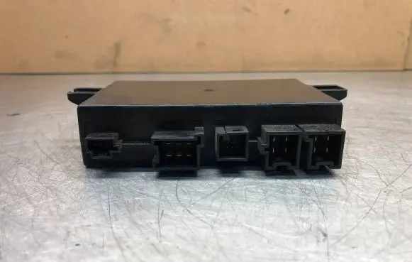 Mercedes-Benz E W211 Tow bar trailer control unit/module 2115450832 5DS00849300