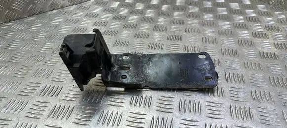 BMW X1 E84 Radiator mount bracket 51647117812