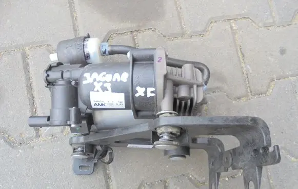 Jaguar XJ X351 Air suspension compressor/pump AW933B484AJ